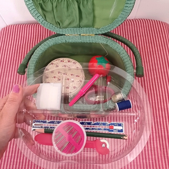 Vintage Sewing Box With Notions - Picture 13 of 14